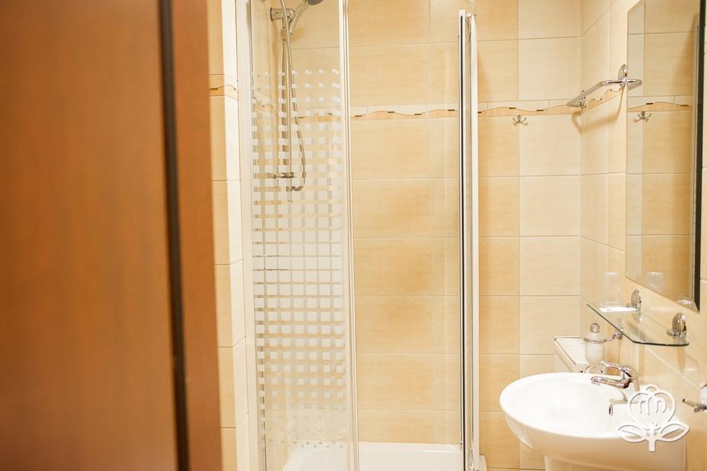 L'Ascada Hotel Srem Ngoại thất bức ảnh