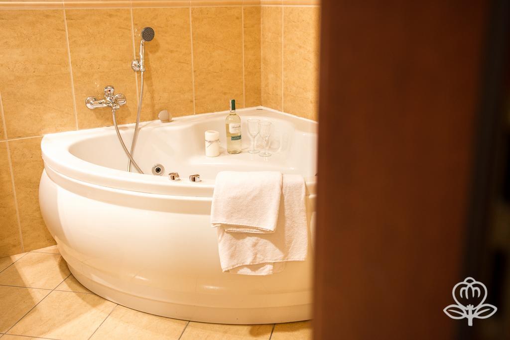 L'Ascada Hotel Srem Ngoại thất bức ảnh